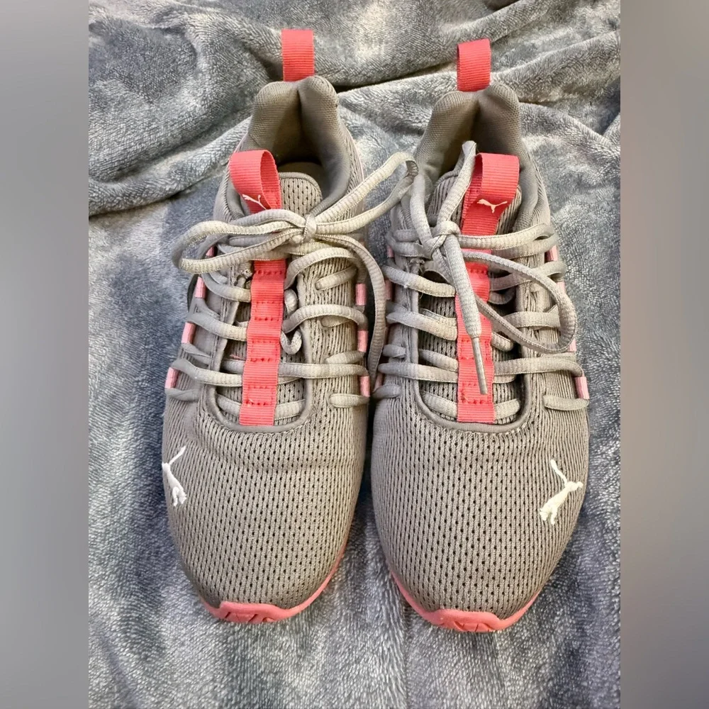 🩷PUMA Gray and Pink Women's Athletic Sneakers - Picture 4 of 6